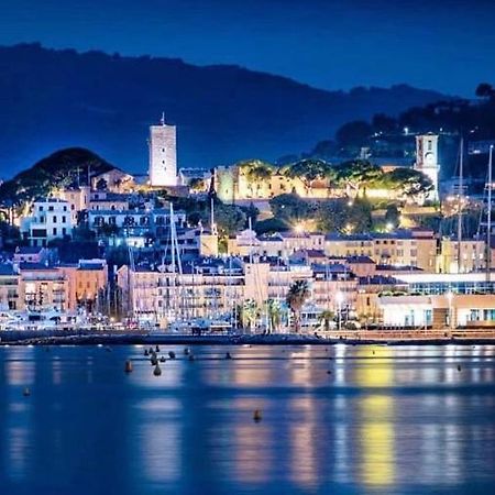Cannes Old Port, Seafront & Seaview, Yacht Show Port Exterior foto